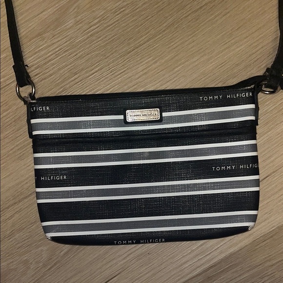 Tommy Hilfiger Black and White Crossbody Bag FLAWS SHOWN - Picture 1 of 12